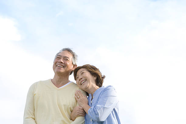 Cái đem đến sự bình yên là một bờ vai để nương tựa lúc xế chiều chứ không phải một gương mặt “tuyệt đối điện ảnh” của những ngày son trẻ (ảnh: Getty Images)