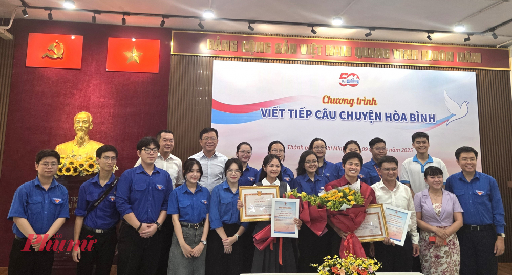 Tiếp tục lan tỏa ca khúc "Viết tiếp câu chuyện hòa bình" Thành đoàn TPHCM cũng có thư khen nhạc sĩ Nguyễn Văn Chung và ca sĩ Nguyễn Duyên Quỳnh.