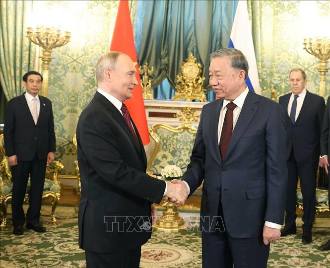 Tổng Bí thư Tô Lâm hội đàm hẹp với Tổng thống Nga Vladimir Putin. Ảnh: Thống Nhất/TTXVN