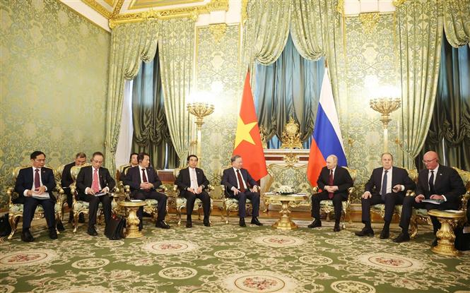 Tổng Bí thư Tô Lâm hội đàm hẹp với Tổng thống Nga Vladimir Putin. Ảnh: Thống Nhất/ TTXVN