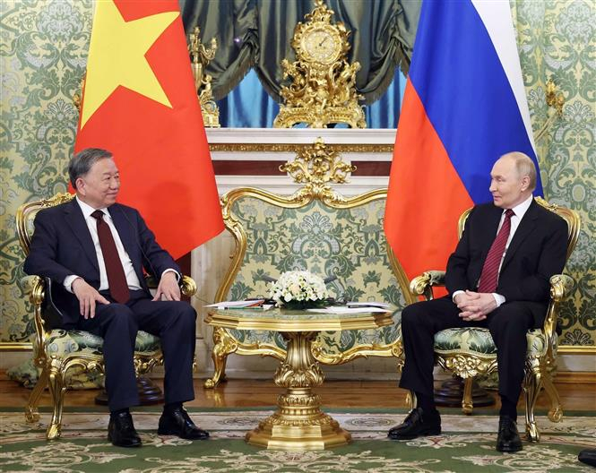 Tổng Bí thư Tô Lâm hội đàm hẹp với Tổng thống Nga Vladimir Putin. Ảnh: Thống Nhất/ TTXVN