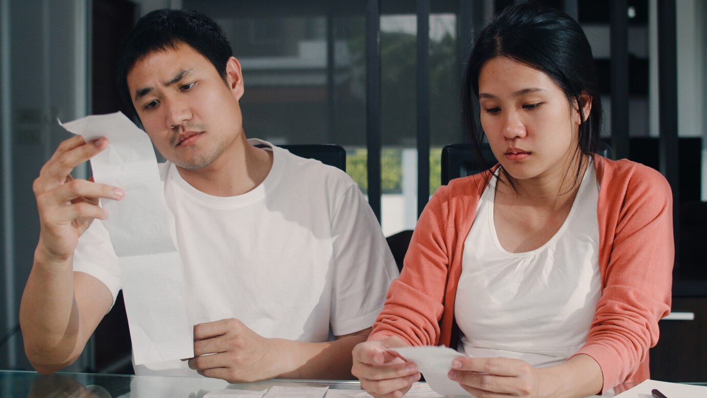 Nỗi lo lắng cho tương lai trước làn sóng tinh giản của nhiều gia đình. Ảnh minh họa Freepik 