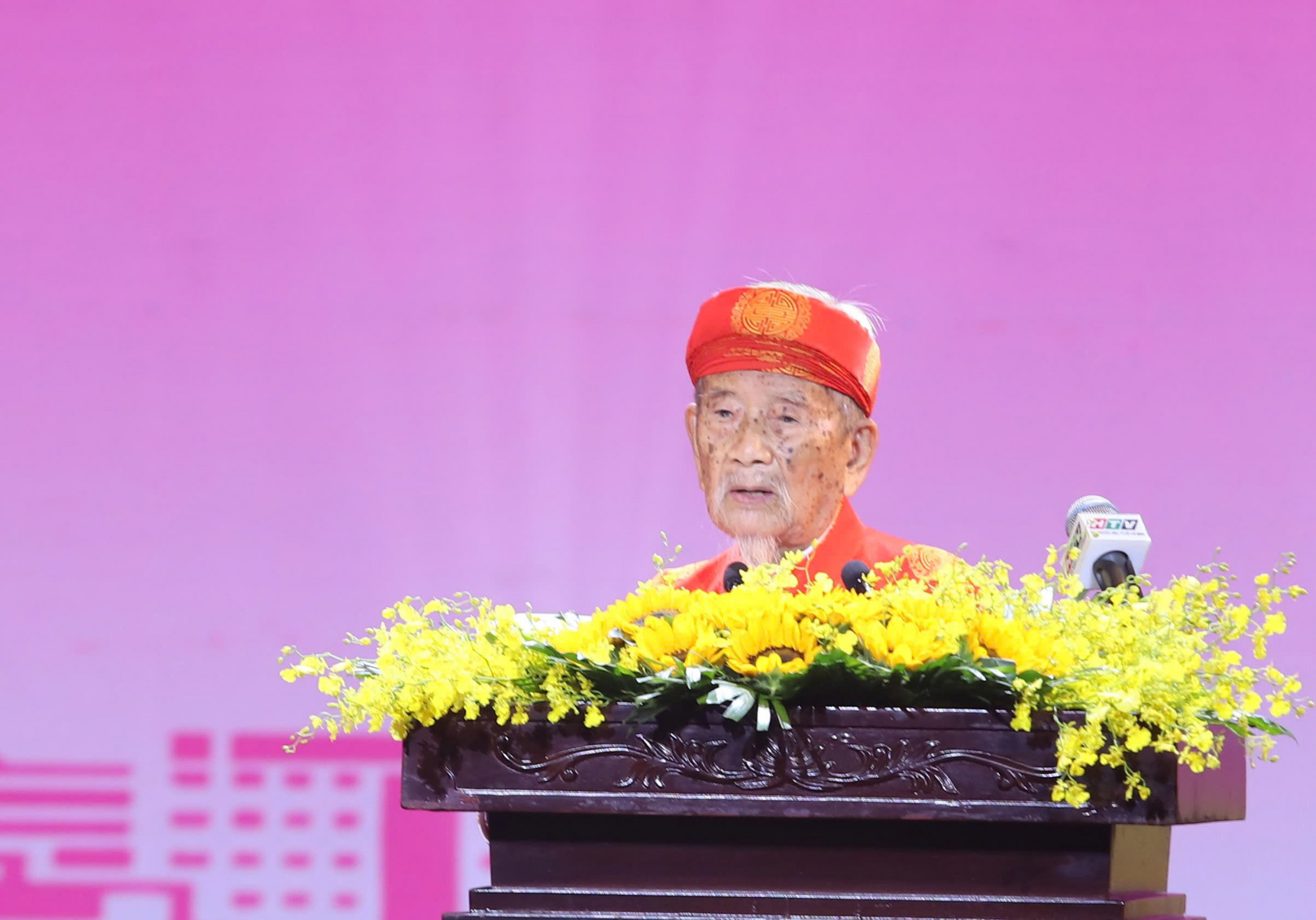 Nhà văn - nhà nghiên cứu Nguyễn Đình Tư