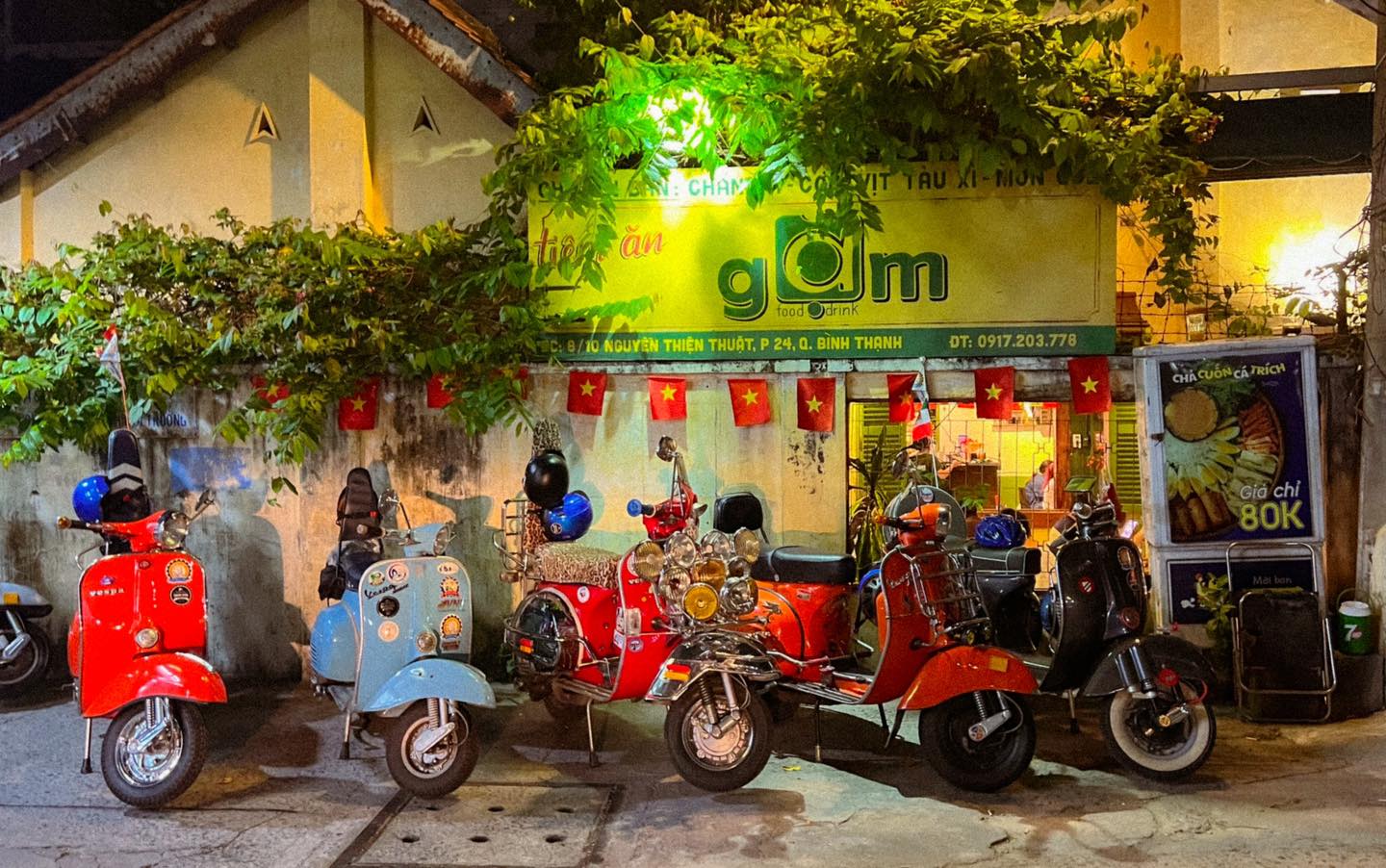 Tiệm Ăn Gặm – 8/10 Nguyễn Thiện Thuật, Bình Thạnh Tiệm Ăn Gặm có không gian khá rộng rãi, được trang trí xanh mát và ấm cúng, tạo cảm giác gần gũi, thích hợp cho các buổi tụ họp bạn bè. Quán phục vụ đa dạng món miền Trung với hương vị đậm đà như ốc xào, chân gà rút xương và cà ri. Trên Google, quán nhận được nhiều phản hồi tích cực về chất lượng món ăn. Giá trung bình khoảng 150.000 – 200.000 đồng/người, phù hợp cho những bữa ăn no nê. Quán mở cửa từ 10h30 đến 22h00