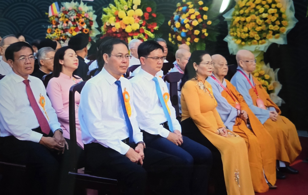 Lãnh đạo TPHCM và quận 10 tham dự lễ