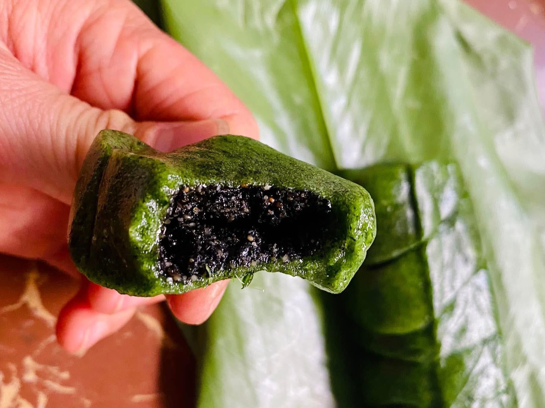Bánh ngải nhân mè đen