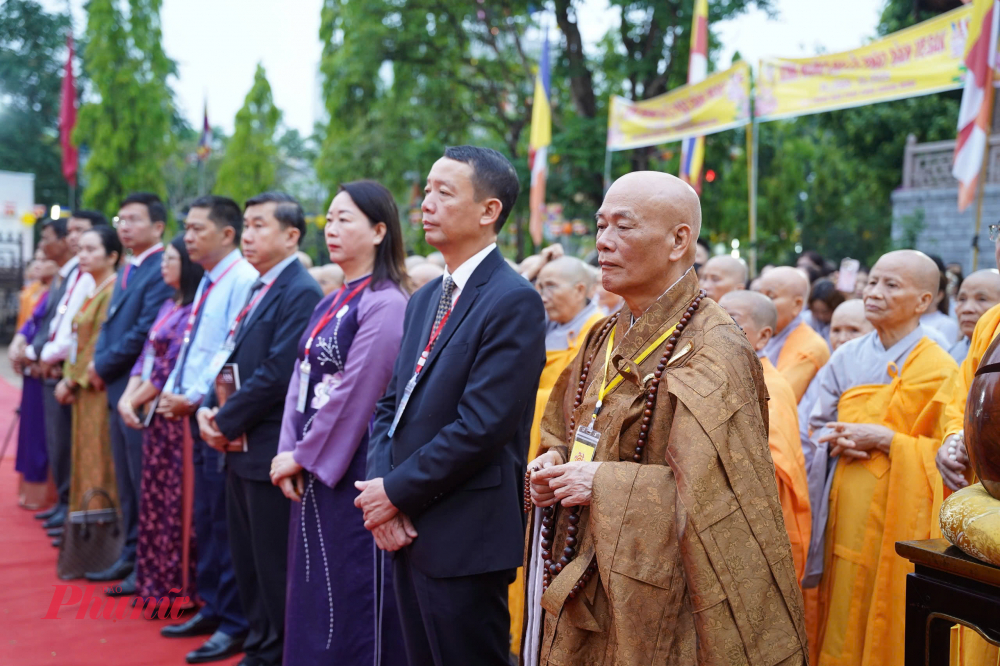 Lãnh đạo TP Huế cùng các tăng ni, phật tử tham dự Lễ Chính thức Đại lễ Phật đản Phật lịch 2569 - Dương lịch 2025