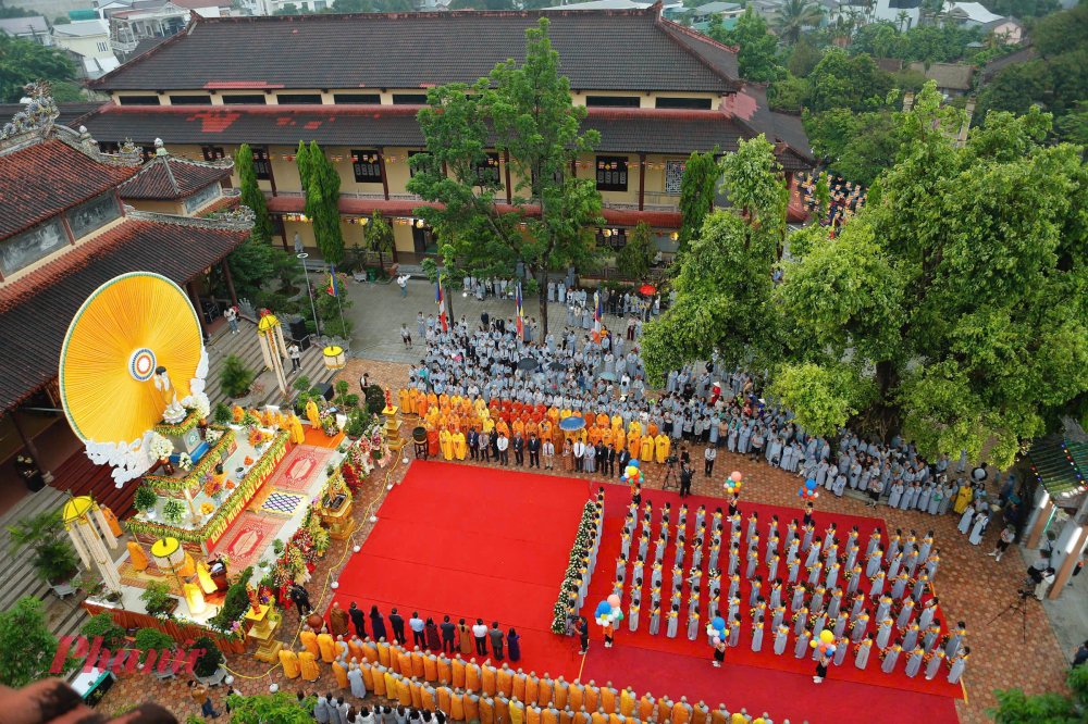 Lãnh đạo tỉnh Thừa Thiên - Huế cùng các tăng ni, phật tử tham dự Lễ Chính thức Đại lễ Phật đản Phật lịch 2569 - Dương lịch 2025.