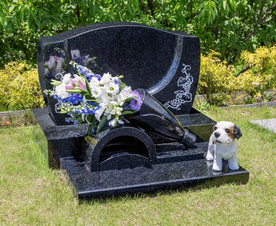  bia mộ có thú cưng của Memorial Art Ohnoya. (Ảnh do Memorial Art no Ohnoya cung cấp) (Kyodo)