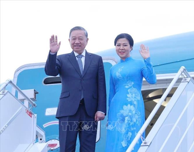 tối 12/5 (theo giờ địa phương), Tổng Bí thư Tô Lâm và Phu nhân cùng Đoàn đại biểu cấp cao Việt Nam đã rời Sân bay Minsk, Thủ đô Minsk (Belarus), lên đường về nước kết thúc tốt đẹp chuyến thăm cấp Nhà nước Cộng hòa Belarus, 