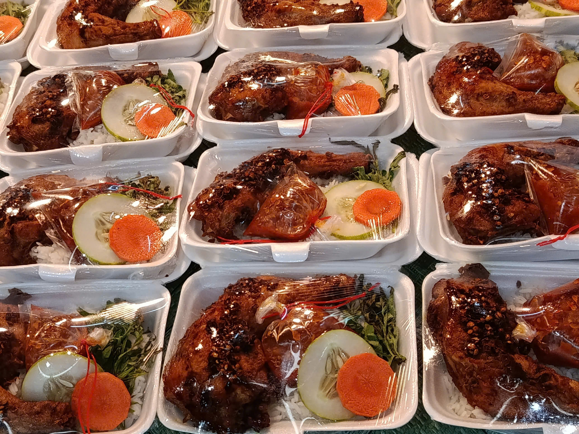 Byócw vào chợ là một không gian đầy hương vị và sắc màu. Ảnh: Trinh Huỳnh