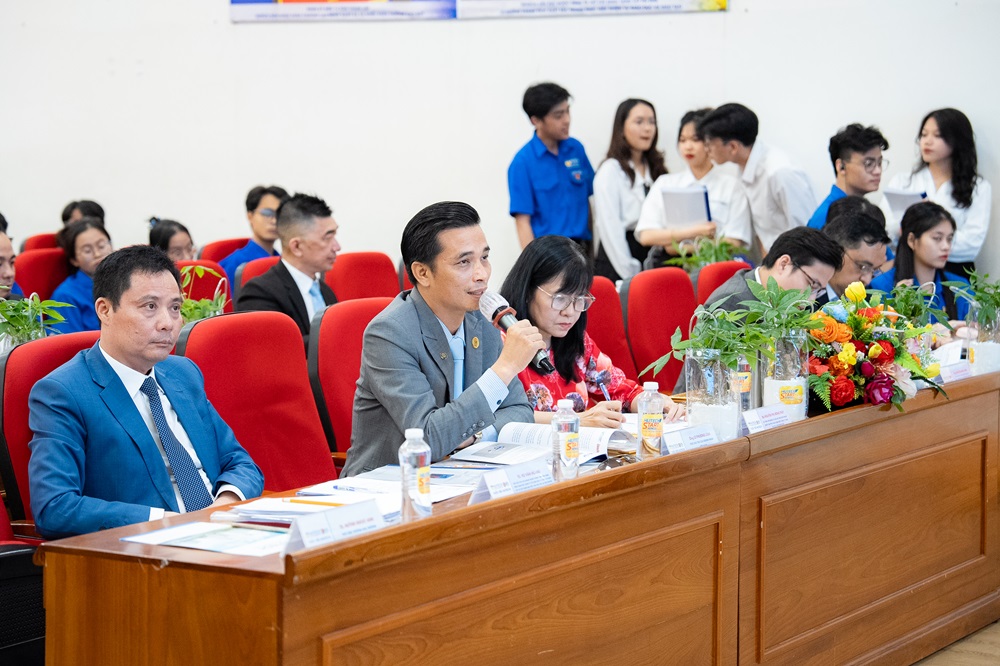 Các CEO, nhà quản lý doanh nghiệp hàng đầu luôn đồng hành sát cánh cùng sinh viên HUTECH - Ảnh: HUTECH