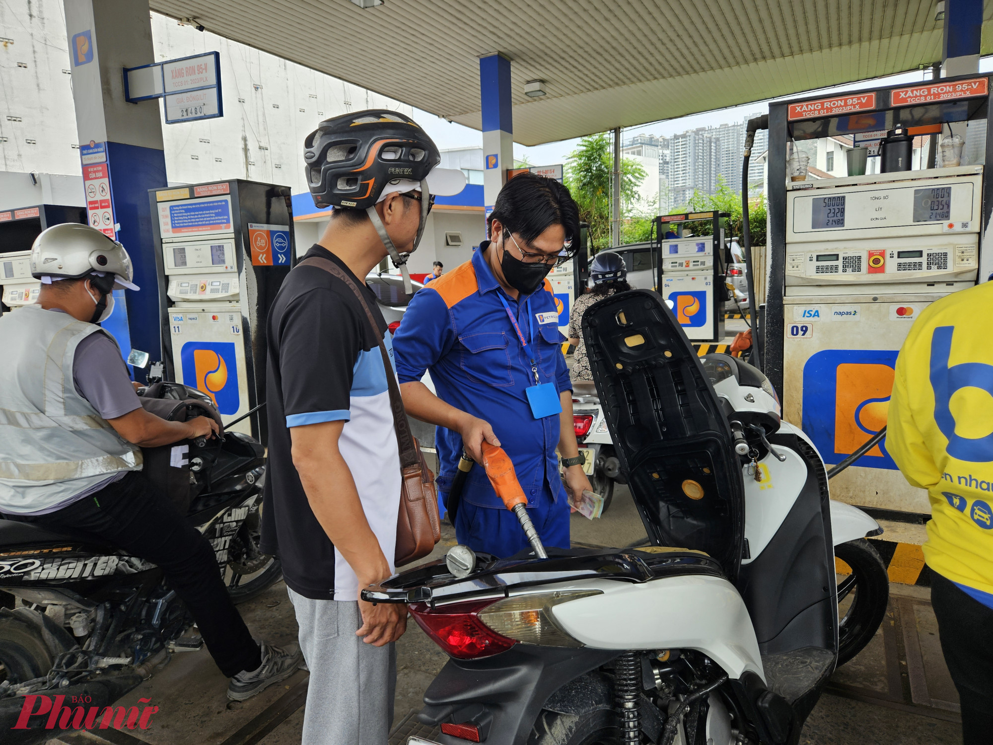 Giá xăng dầu tăng đồng loạt từ 15g chiều 15/5 - Ảnh: Ngọc Thùy