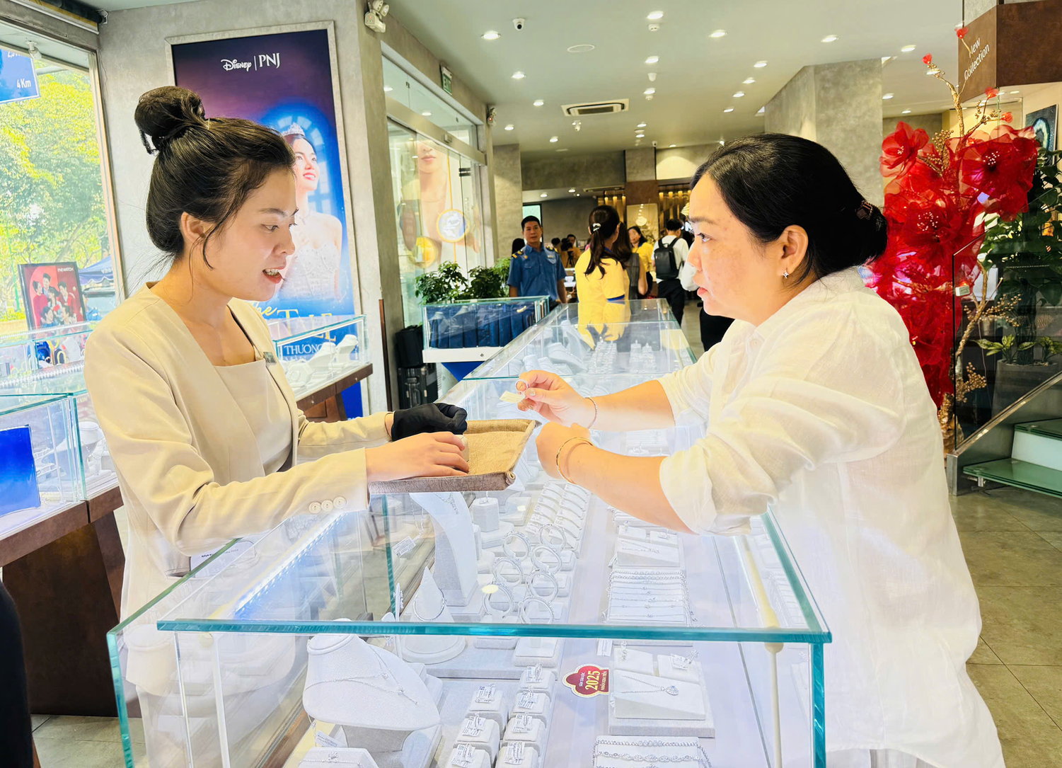 Giao dịch vàng tại Công ty cổ phần Vàng bạc Đá quý Phú Nhuận (PNJ)