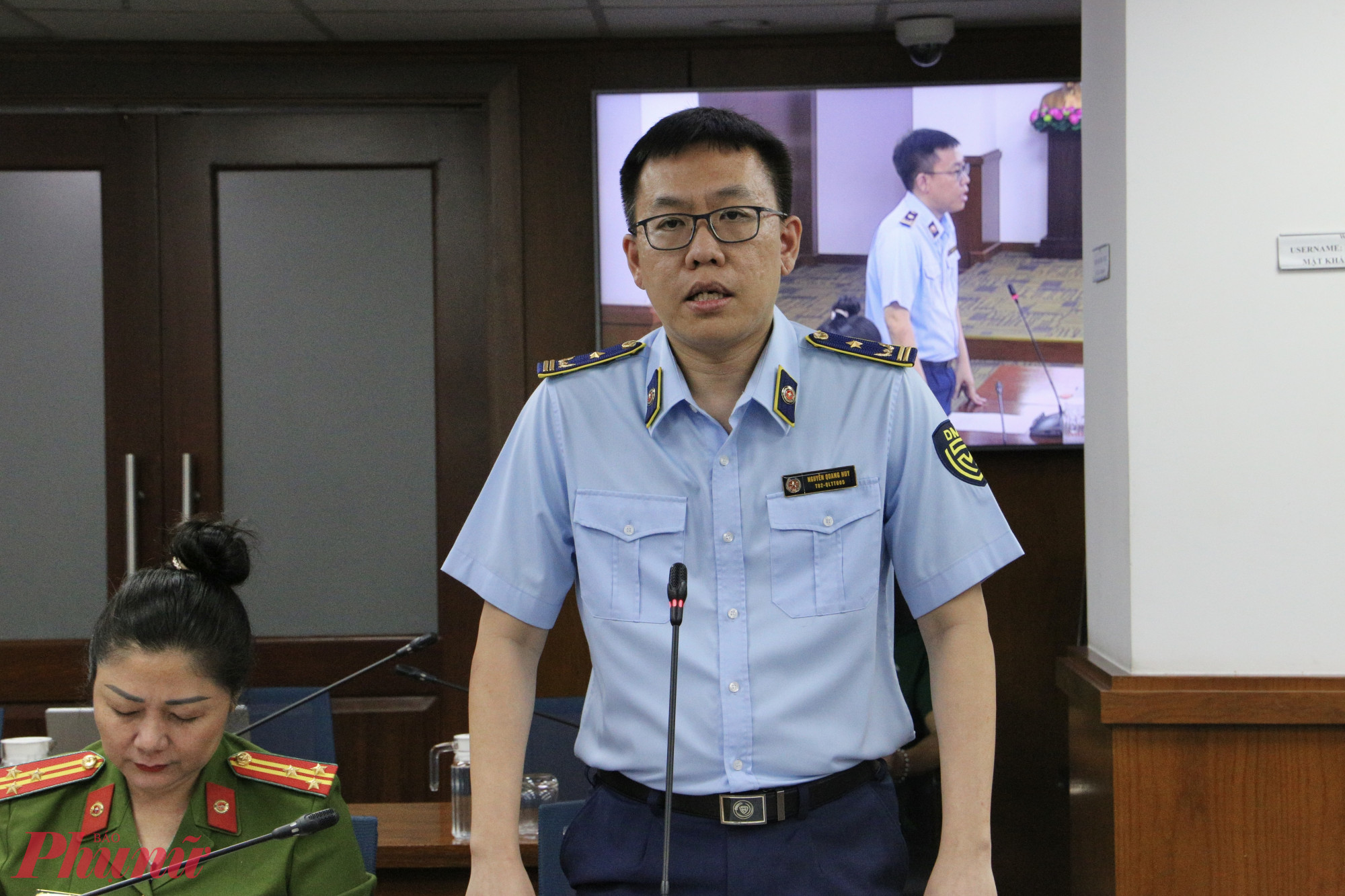 Ông Nguyễn Quang Huy - Phó chi cục trưởng Chi cục Quản lý thị trường TPHCM thông tin trong buổi họp báo - Ảnh: Thanh Tâm