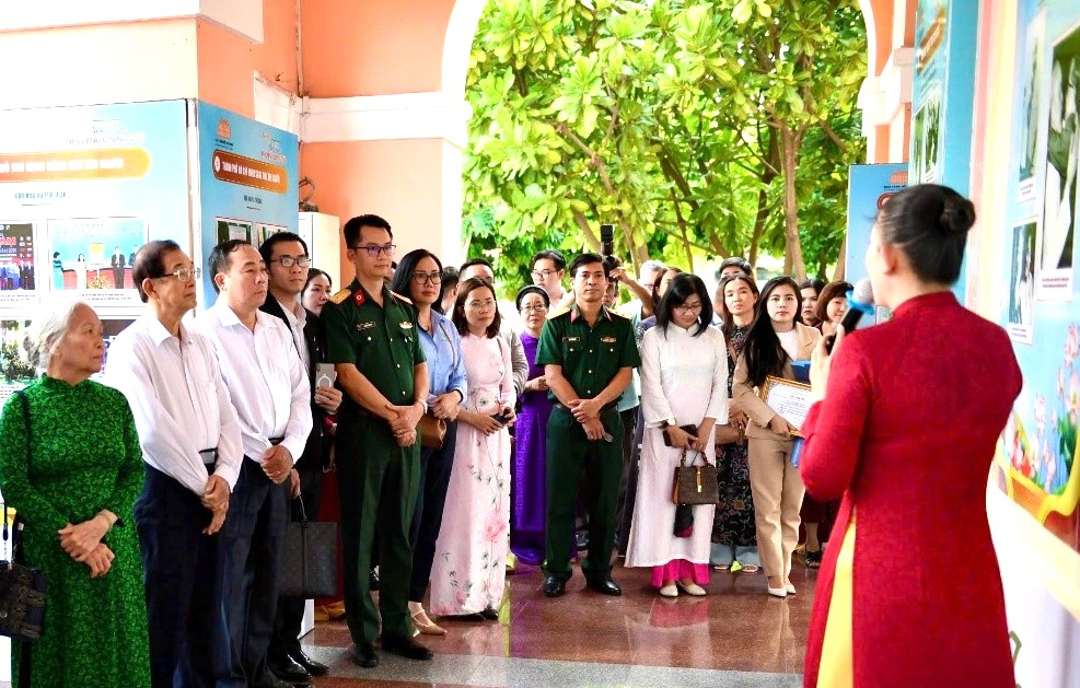 Triển lãm trưng bày đến hết ngày 5/6.