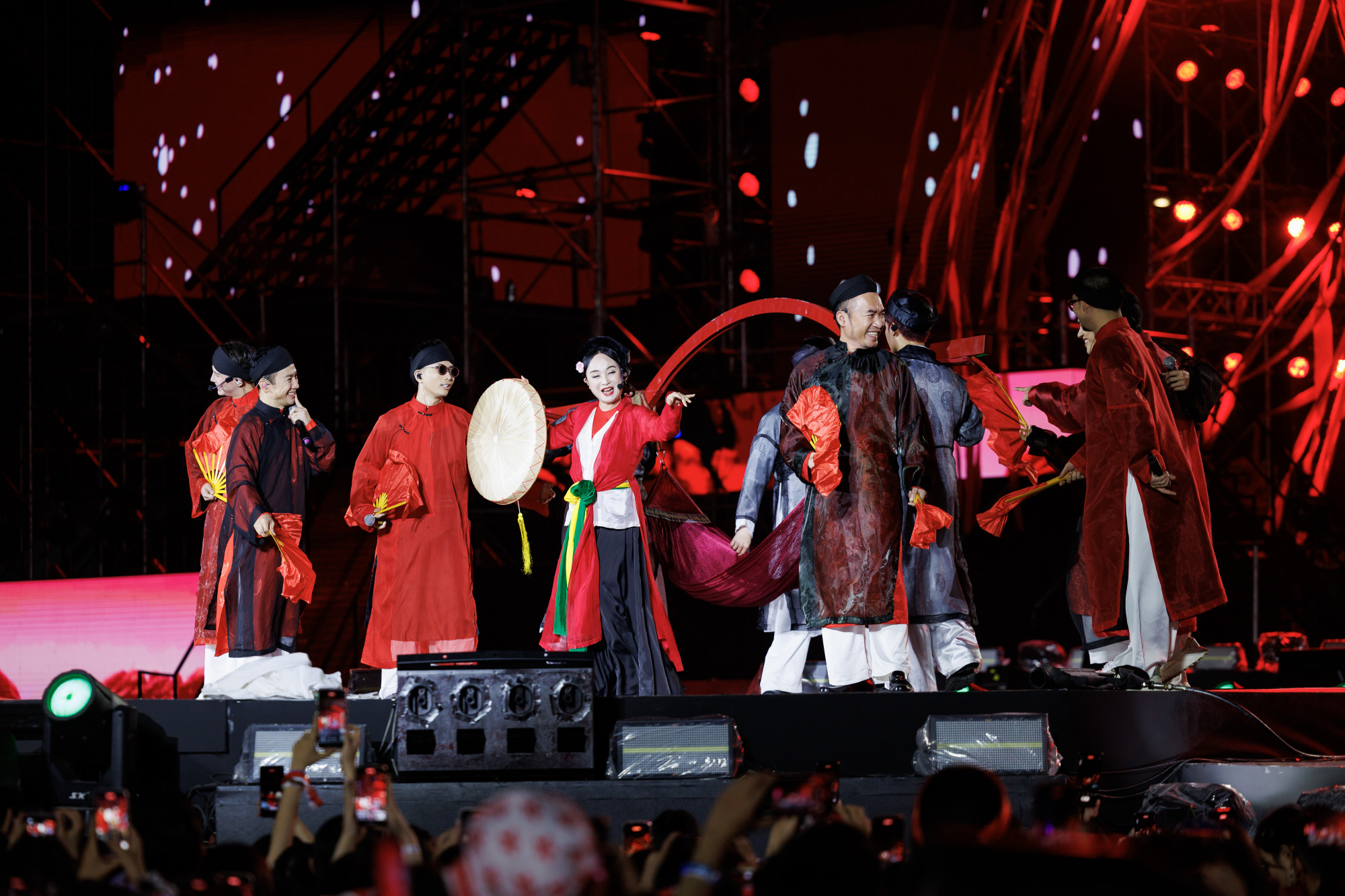 Tiết mục Đào liễu trong concert Anh trai vượt ngàn chông gai