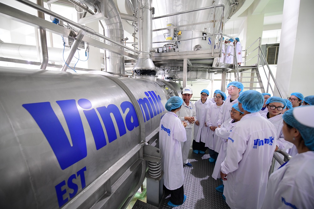 Công suất tháp sấy trong nhà máy của Vinamik có thể cung ứng khẩu phần sữa cho hàng triệu trẻ em mỗi ngày - Ảnh: Vi Nam