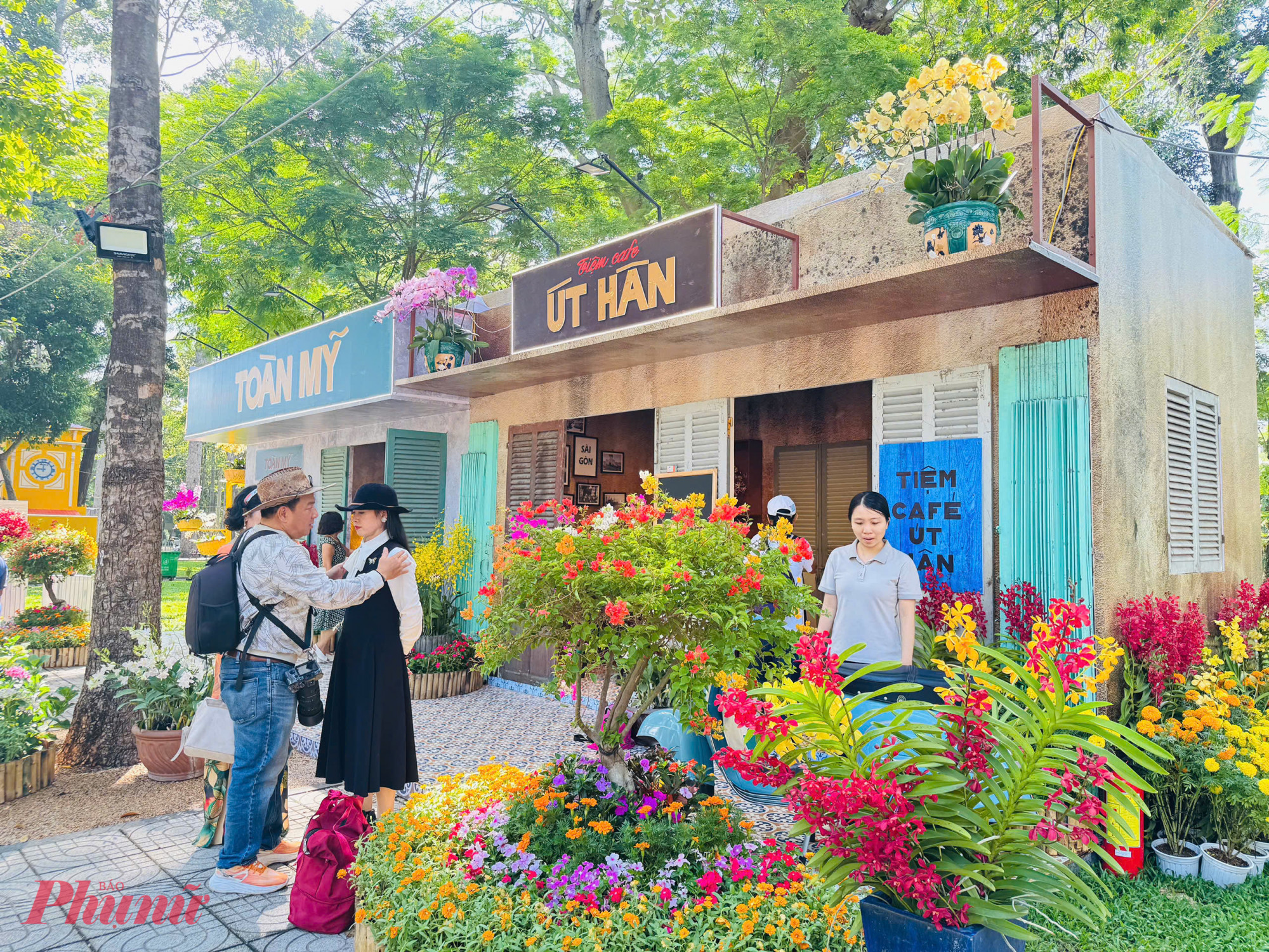 Festival bố trí nhiều không gian quảng bá văn hóa đặc trưng, chẳng hạn như các khu phố xưa với tiệm may, cửa hàng bách hóa...