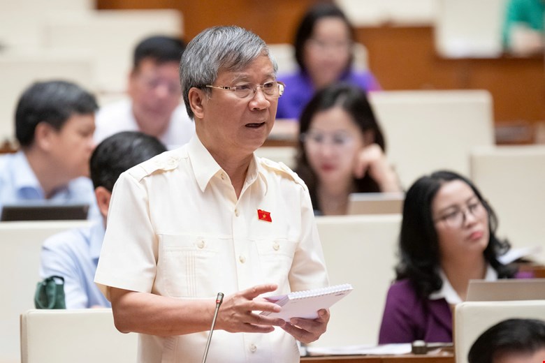ĐBQH Nguyễn Anh Trí đề xuất trong hỗ trợ doanh nghiệp tư nhân, cần quan tâm tới các đơn vị mở trường học, bệnh viện, khu vui chơi dịch vụ... - ảnh: Media Quốc hội