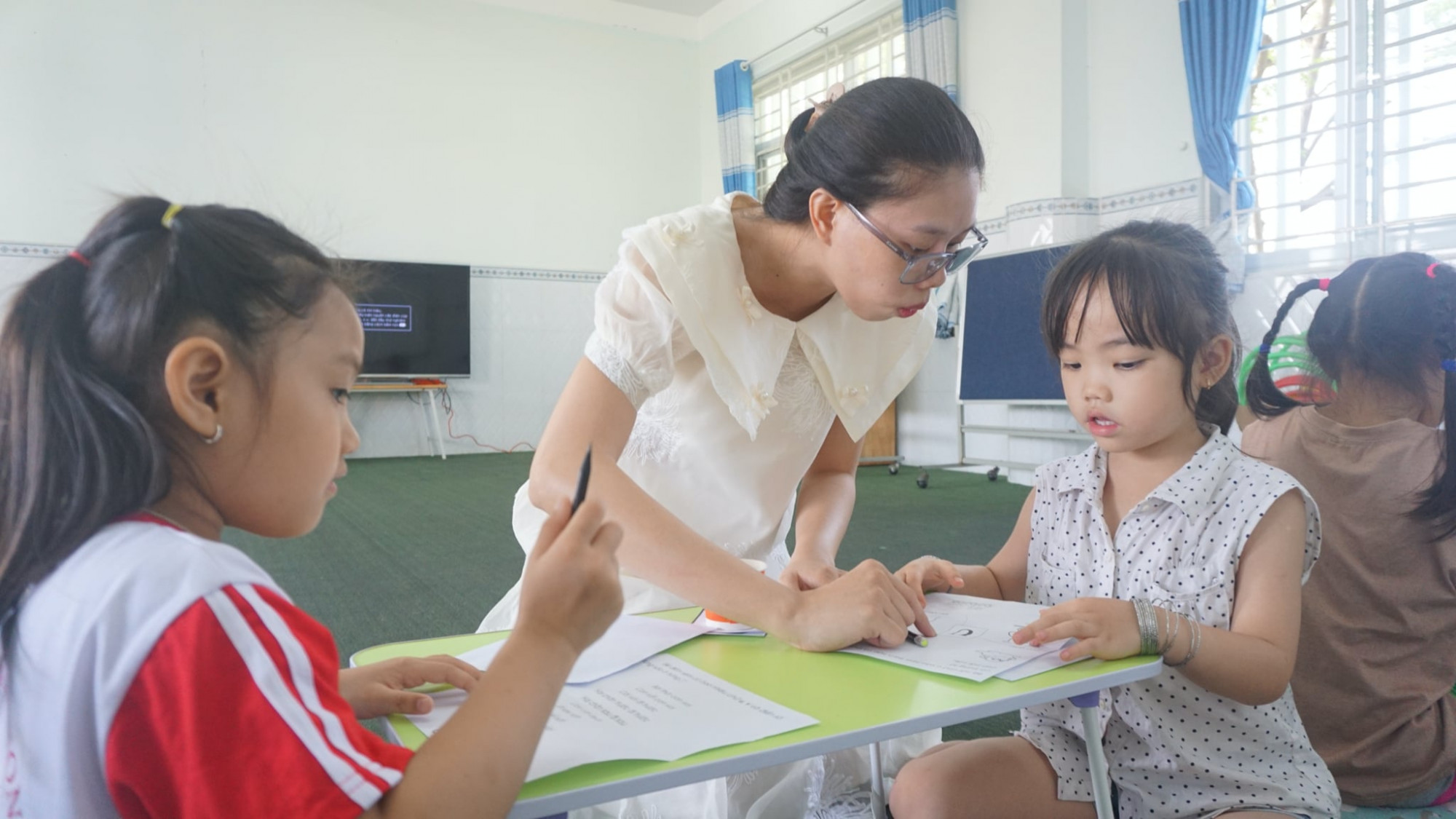 Một giờ học của trẻ lớp Lá Trường mầm non Tân Tạo (quận Bình Tân) - Ảnh: N.Q.