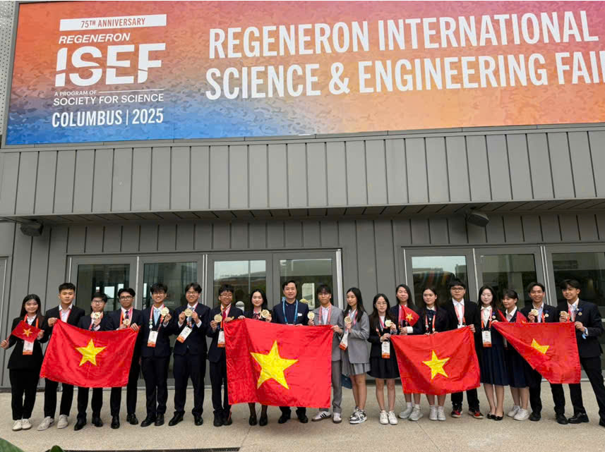 Học sinh Việt Nam  tại Hội thi Khoa học kỹ thuật quốc tế Regeneron ISEF 2025 - Ảnh: NVCC
