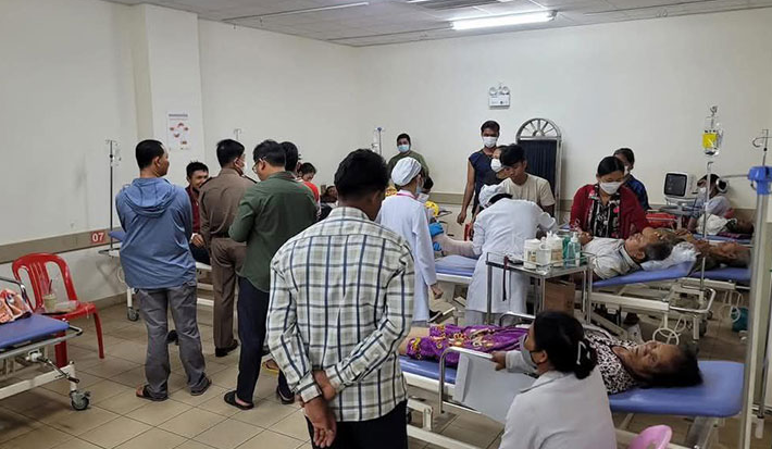 Những nạn nhân của vụ sét đánh đang được cấp cứu