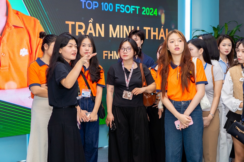 Sinh viên tham quan trải nghiệm văn hóa doanh nghiệp tại Campus F-town 3 - FPT Software HCM, Tập đoàn FPT - Ảnh: HUTECH