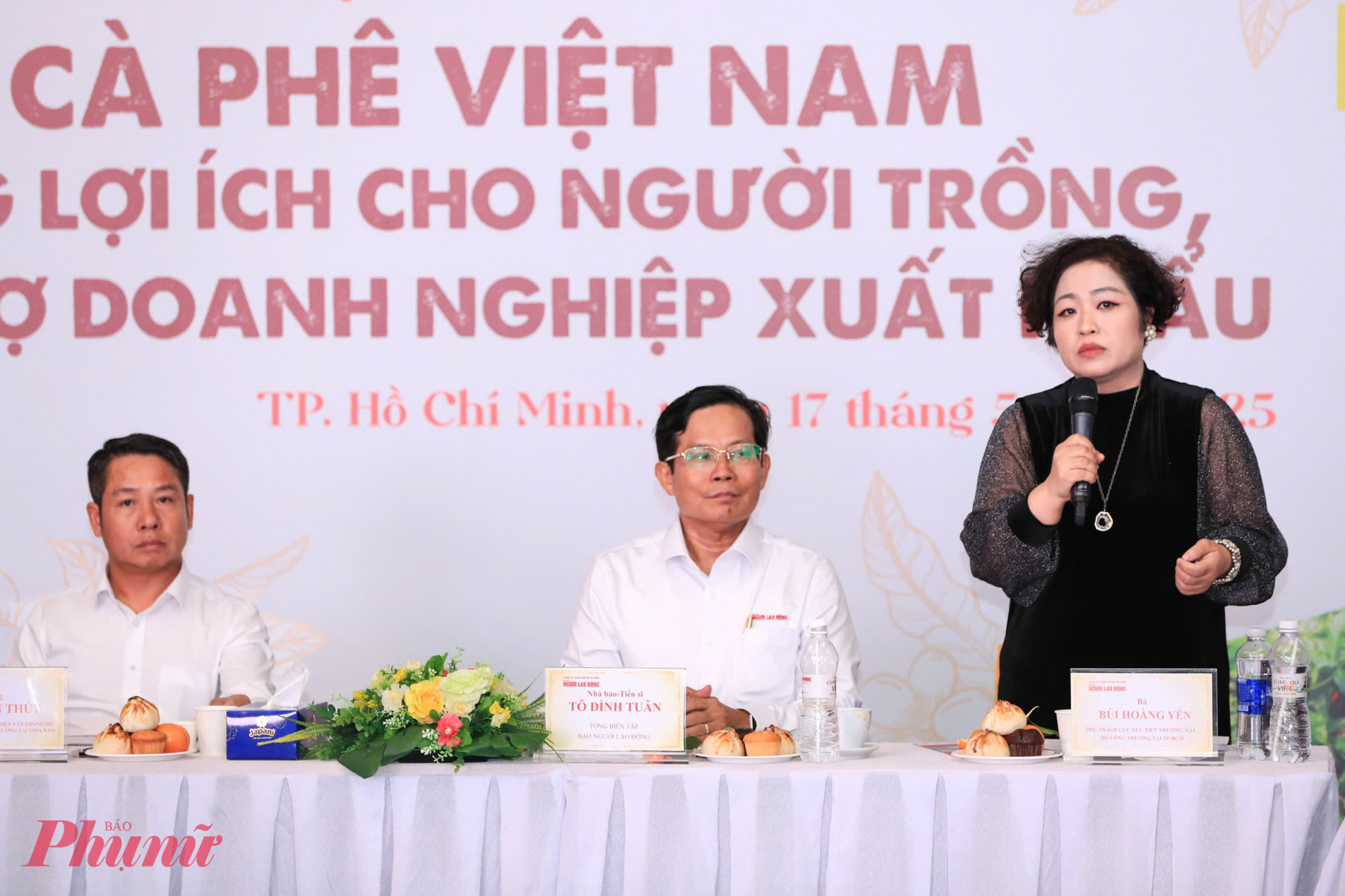 Các đại biểu trình bày tại hội thảo