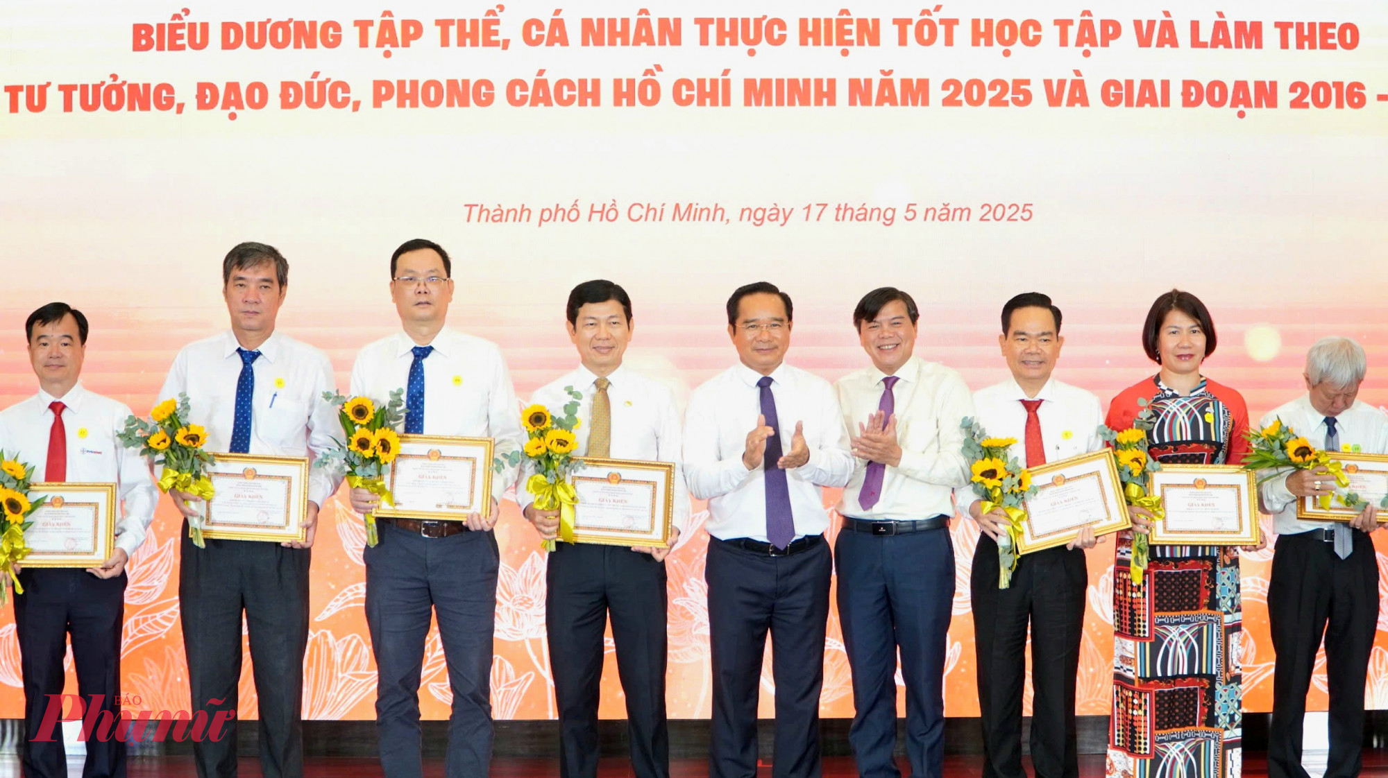 Chủ tịch UBND TPHCM Nguyễn Văn Được và  Tăng Hữu Phong - Phó Trưởng Ban Tuyên giáo và Dân vận Thành ủy.