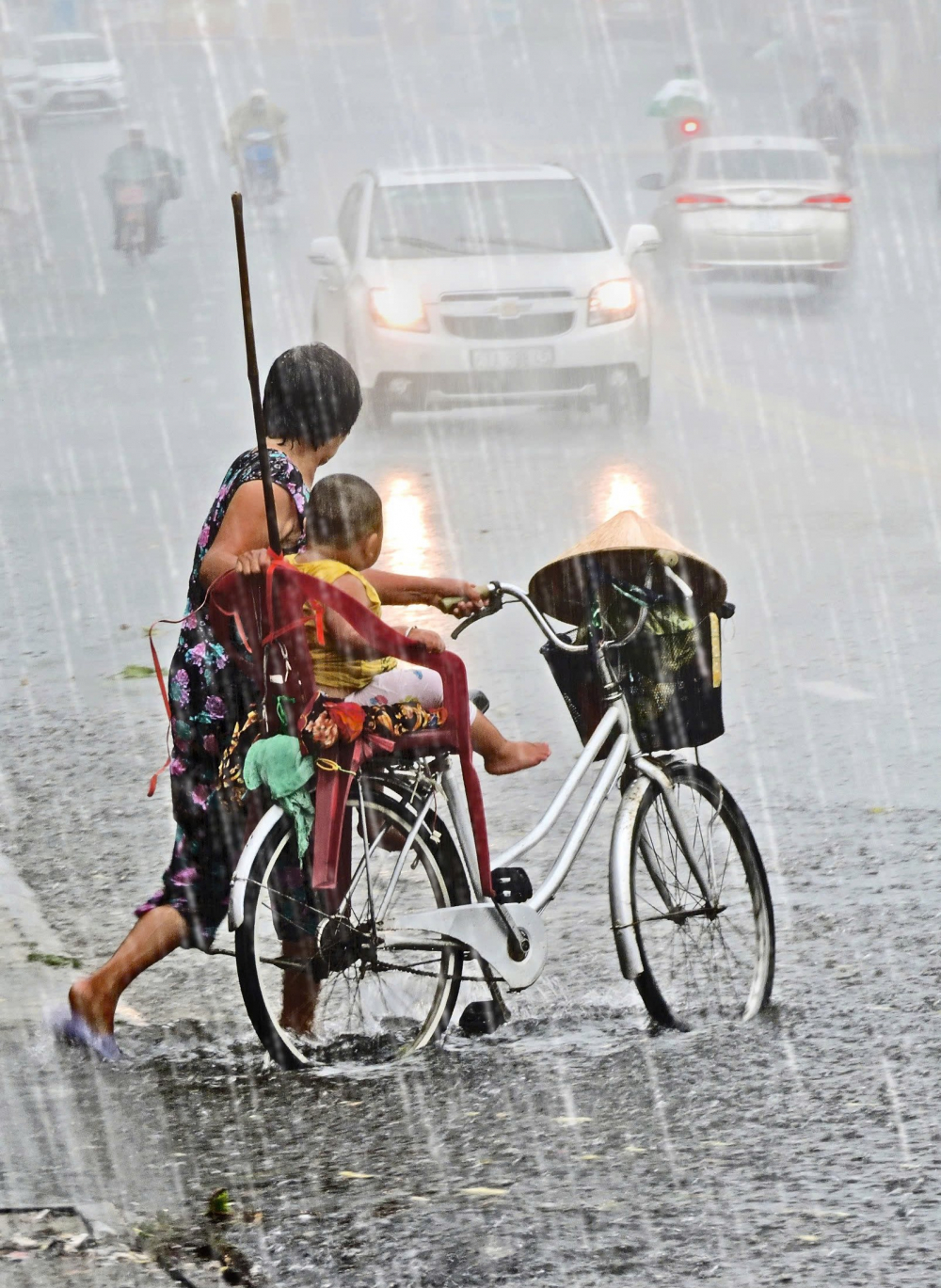 Mẹ và con - Ảnh: Phạm Minh Giảng