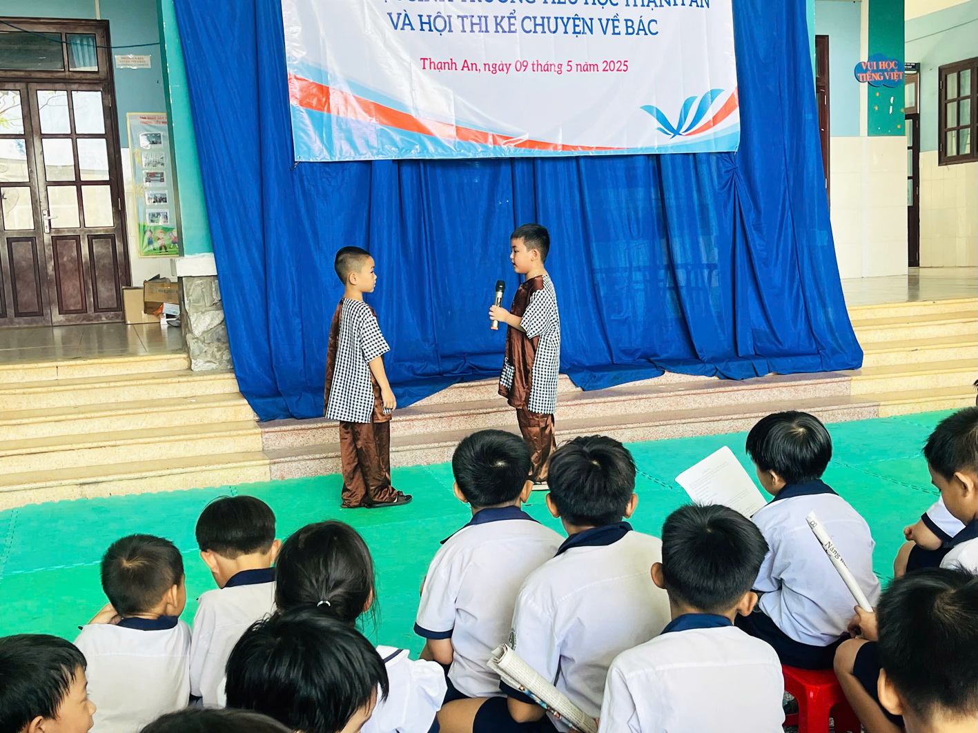 Mạch chảy của lòng yêu kính Bác Học sinh Trường tiểu học Thạnh An, huyện Cần Giờ, TPHCM tham gia cuộc thi kể chuyện Bác Hồ - ẢNH: NHÃ CHÂN