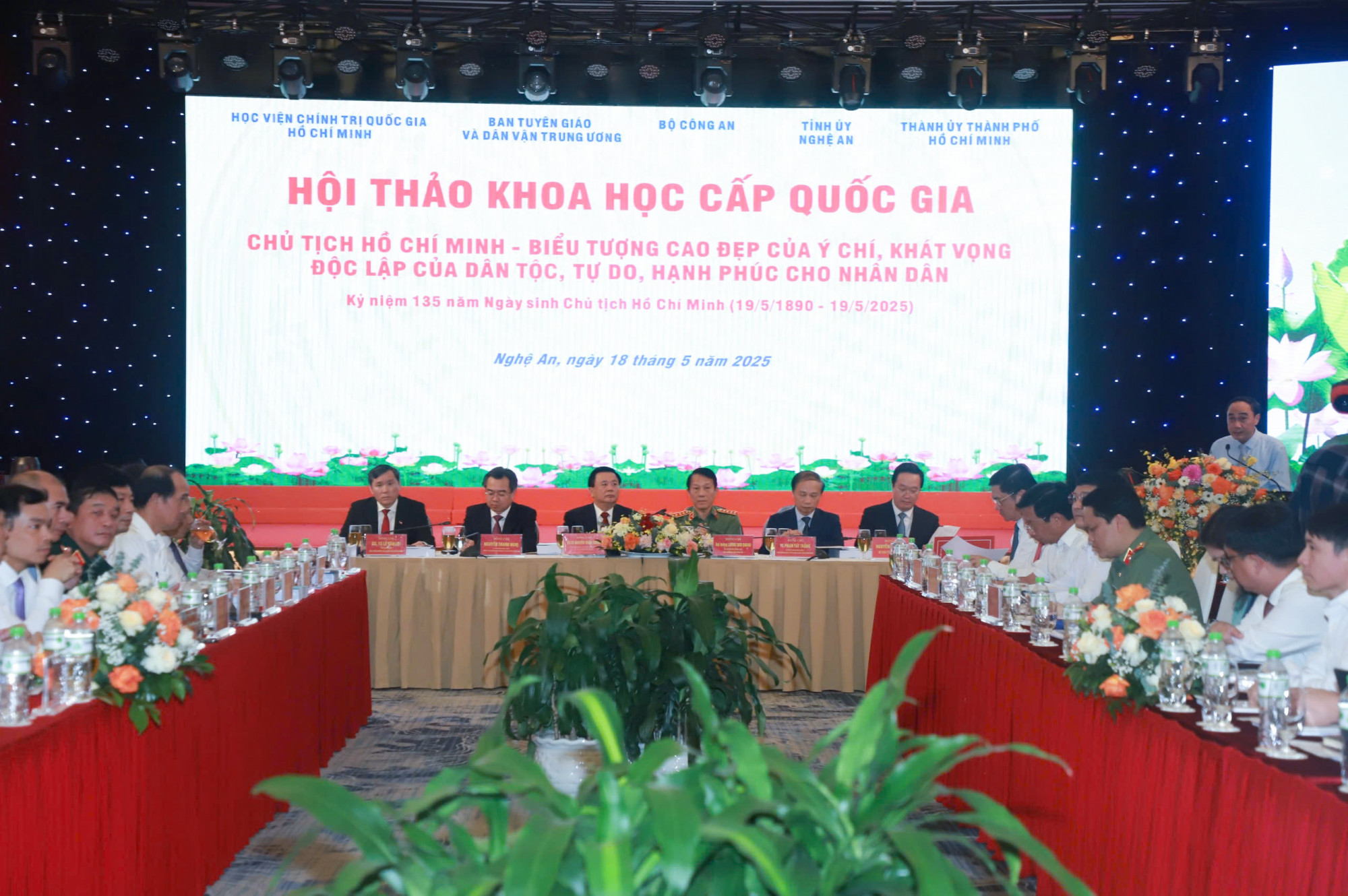 Di sản Hồ Chí Minh - ánh sáng dẫn đường trong kỷ nguyên phát triển mới Quang cảnh Hội thảo “Chủ tịch Hồ Chí Minh - Biểu tượng cao đẹp của ý chí, khát vọng độc lập của dân tộc, tự do, hạnh phúc cho nhân dân” - Ảnh: Khánh Trung