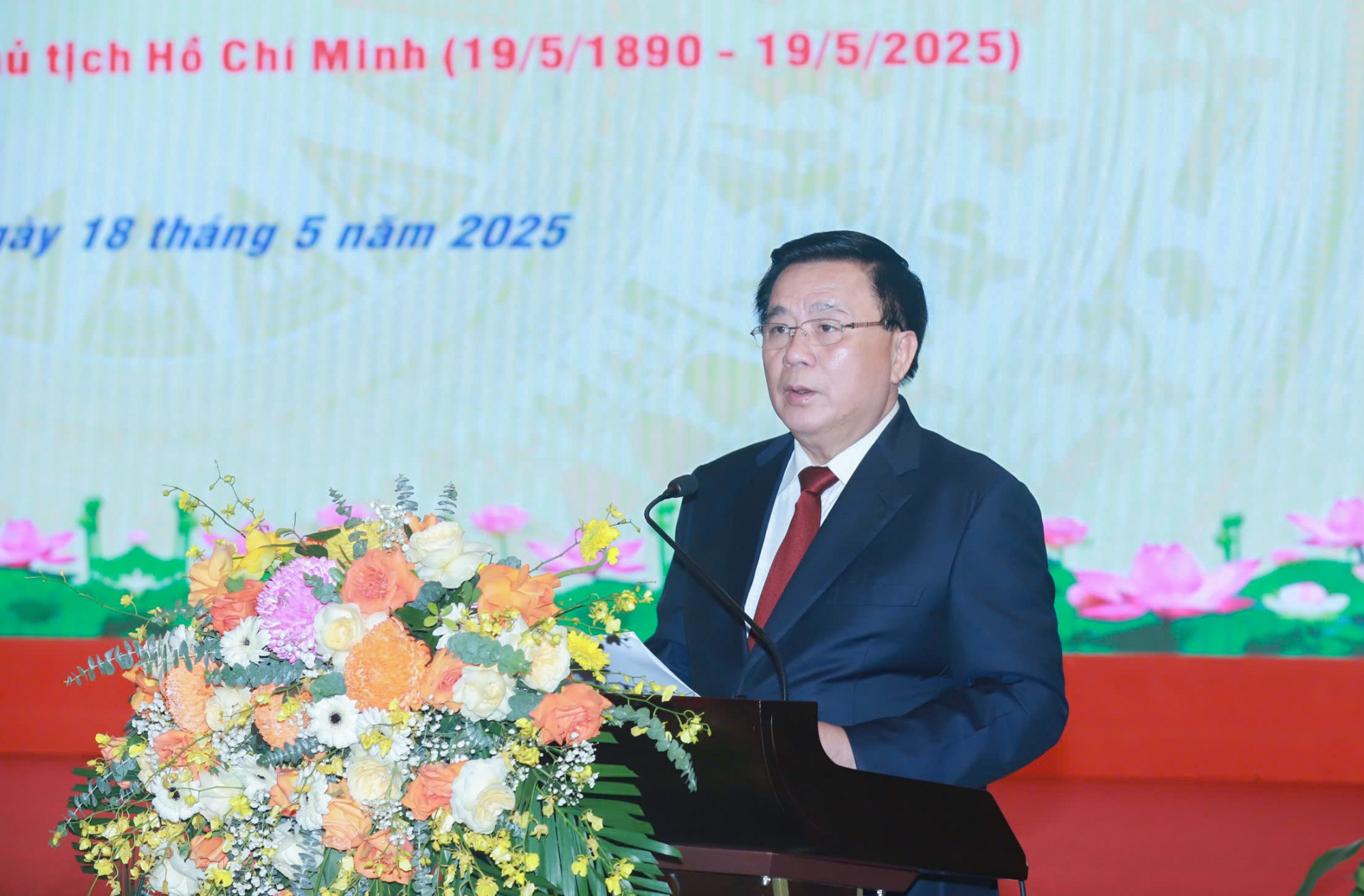 Di sản Hồ Chí Minh - ánh sáng dẫn đường trong kỷ nguyên phát triển mới Giáo sư, Tiến sĩ Nguyễn Xuân Thắng phát biểu tại hội thảo - Ảnh: Khánh Trung