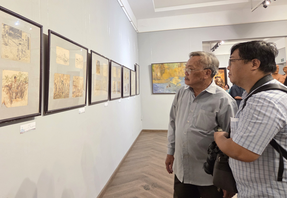 Các ký họa chiến trường khơi gợi nhiều cảm xúc nơi người xem.