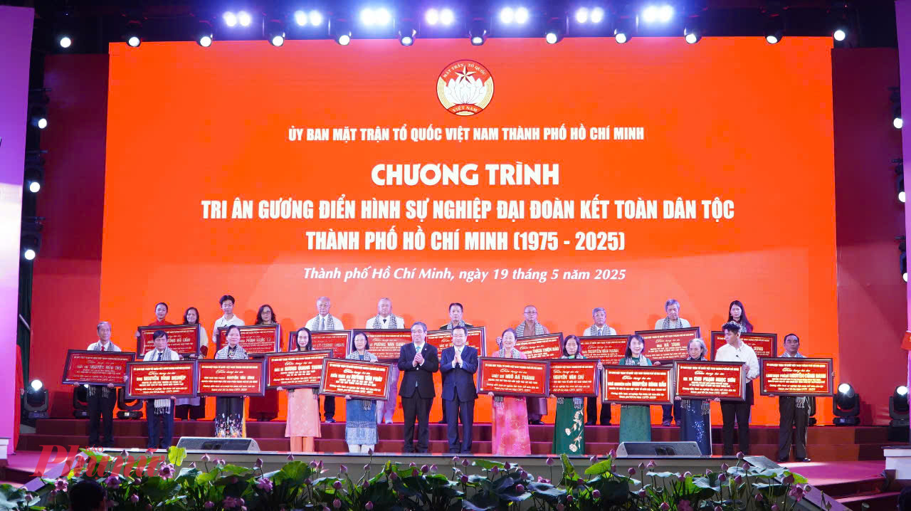 Phó bí thư Thường trực Thành ủy TPHCM Nguyễn Thanh Nghị và Phó bí thư 
