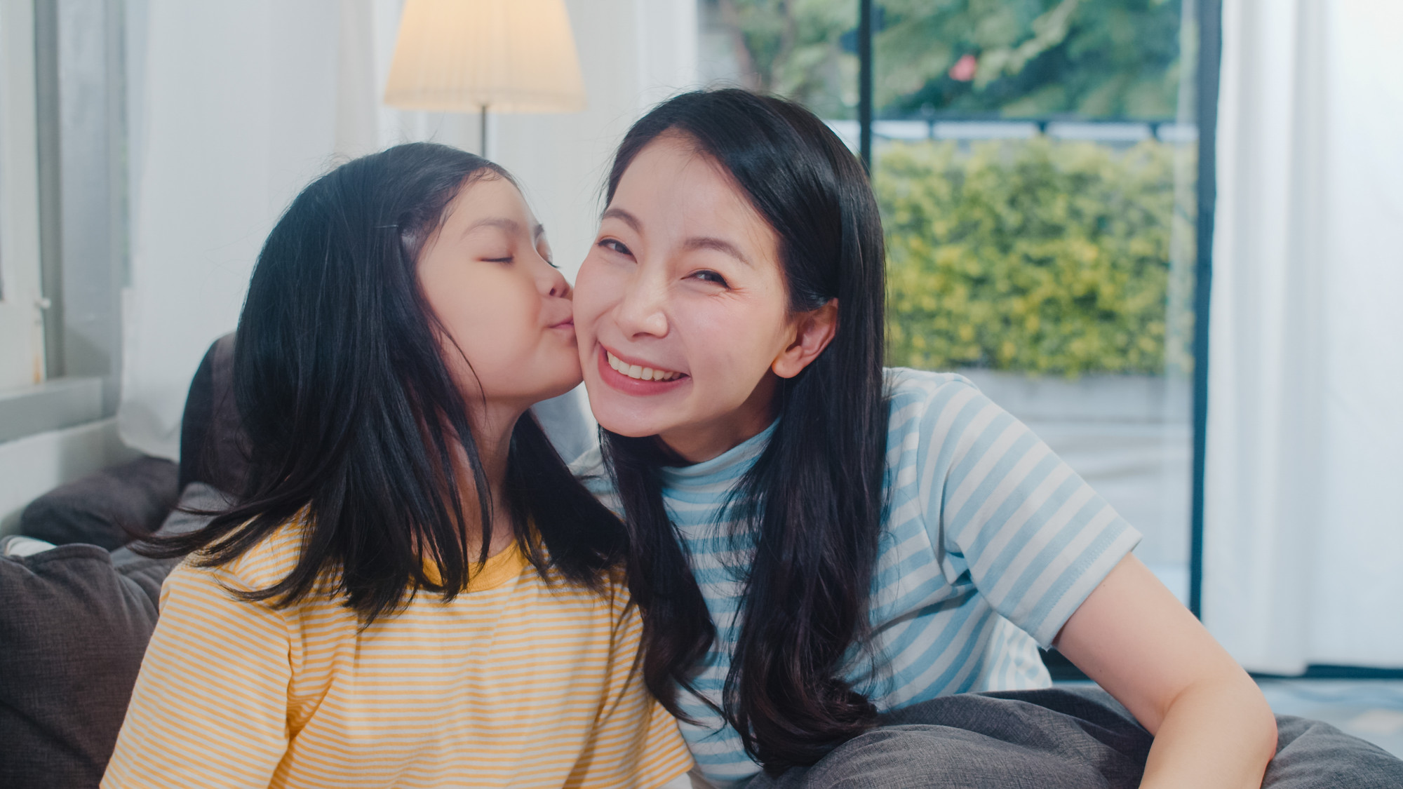 Sao bạn lại nghĩ mẹ đơn thân là đáng thương hại, nhiều khi họ hạnh phúc hơn bạn tưởng đấy! (ảnh Freepik)