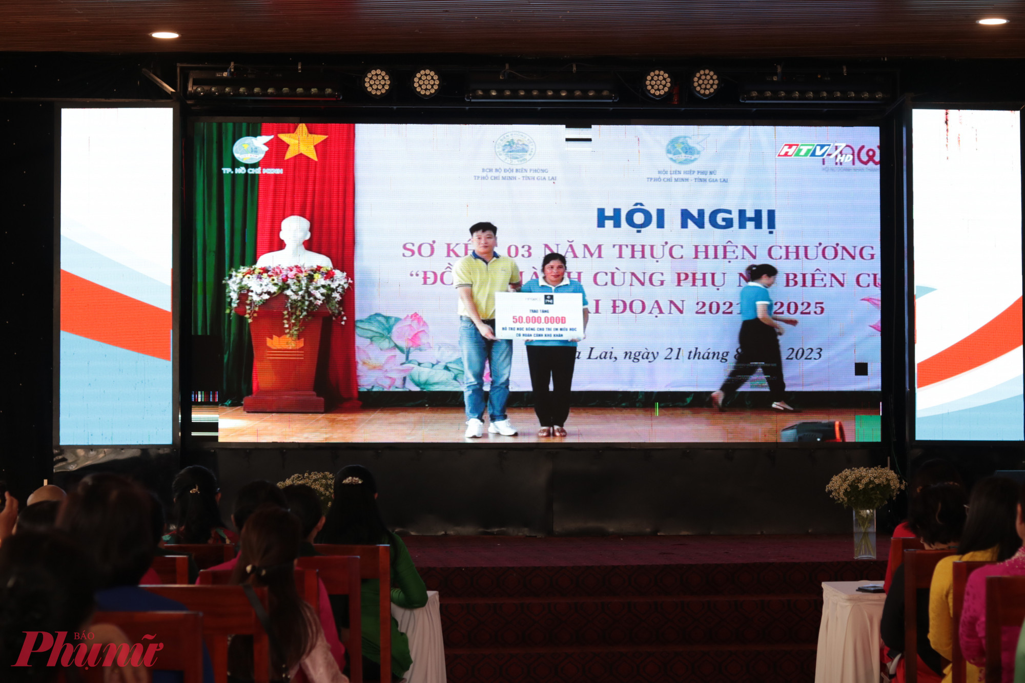 Tại hội nghị, ban tổ chức chiếu phóng sự “Phong trào thi đua yêu nước – Khơi dậy sức mạnh bền vững tiến bước vào thời kỳ phát triển mới”.