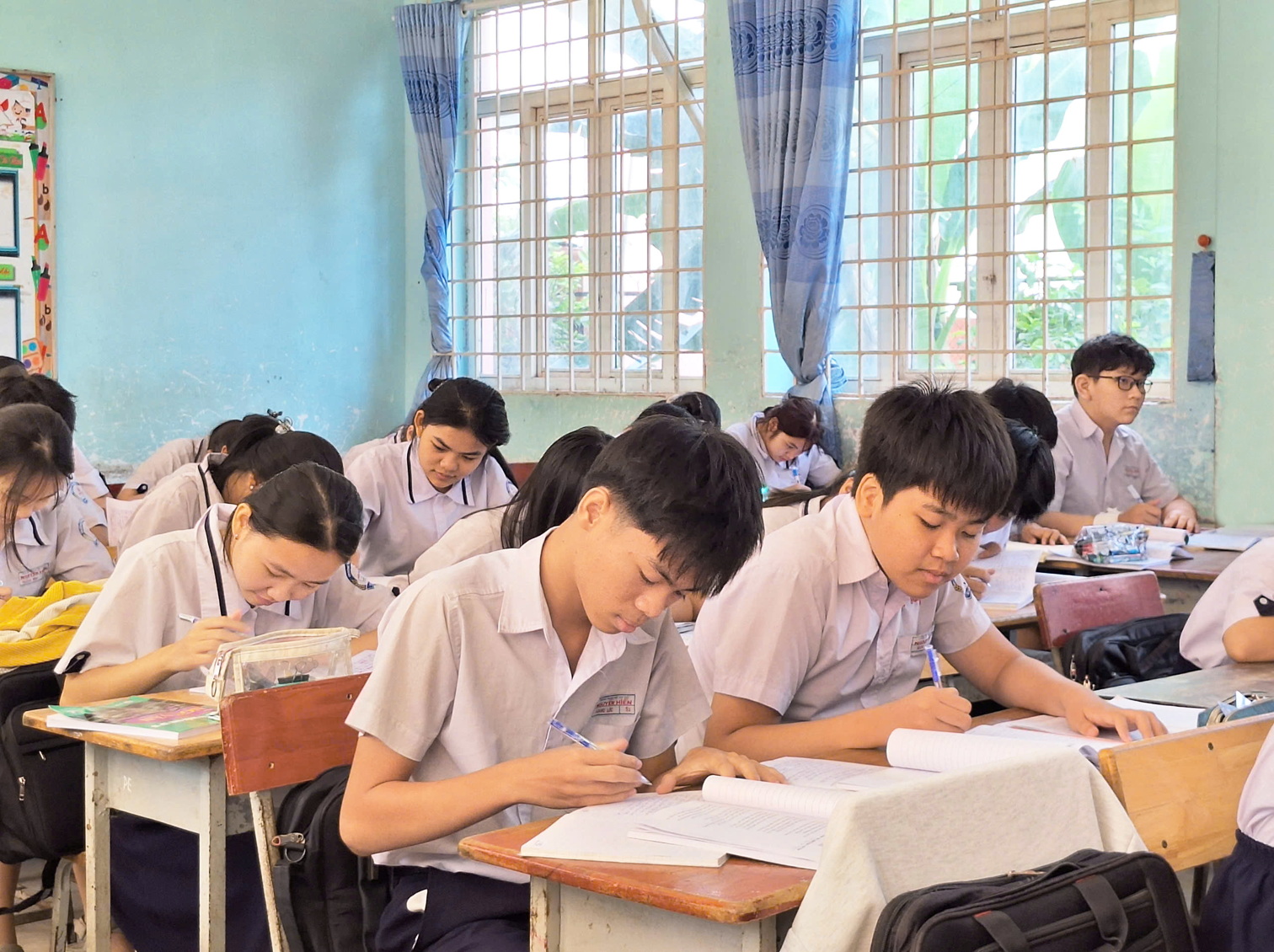 Thi lớp Mười chương trình mới: Bí quyết để đạt điểm cao Học sinh lớp Chín Trường THCS Nguyễn Hiền (quận 12) trong giờ ôn tập môn ngữ văn