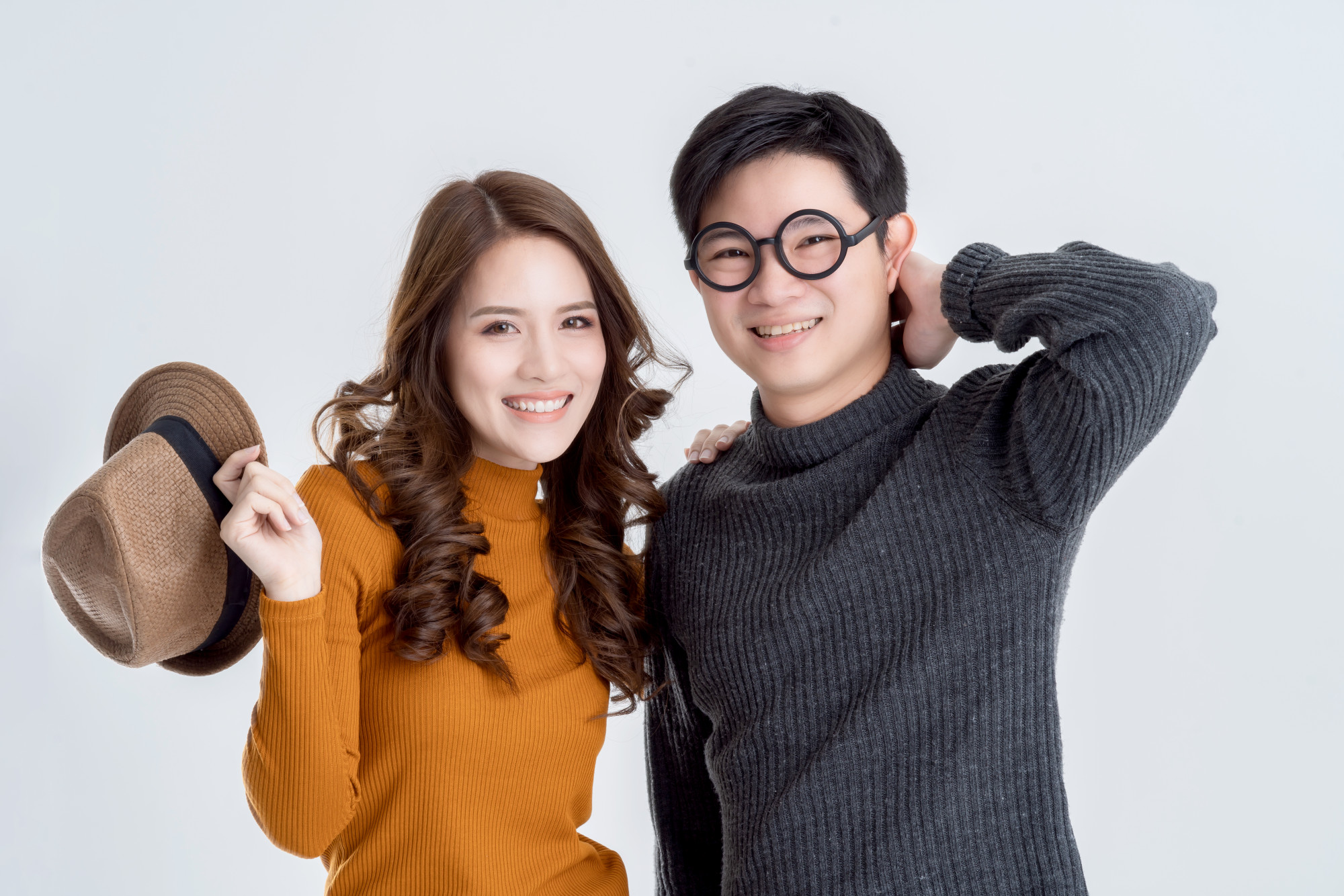 Tình bạn khác giới từ thời học sinh đâu thể cứ cư xử mãi vô tư, ngây ngô như hồi mới lớn (ảnh Freepik)