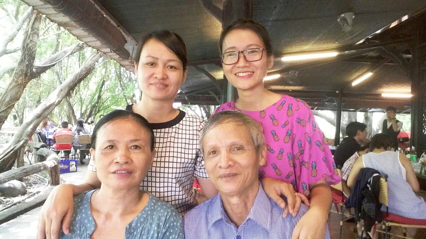 Ba mẹ và chị em tôi - Ảnh do tác giả cung cấp