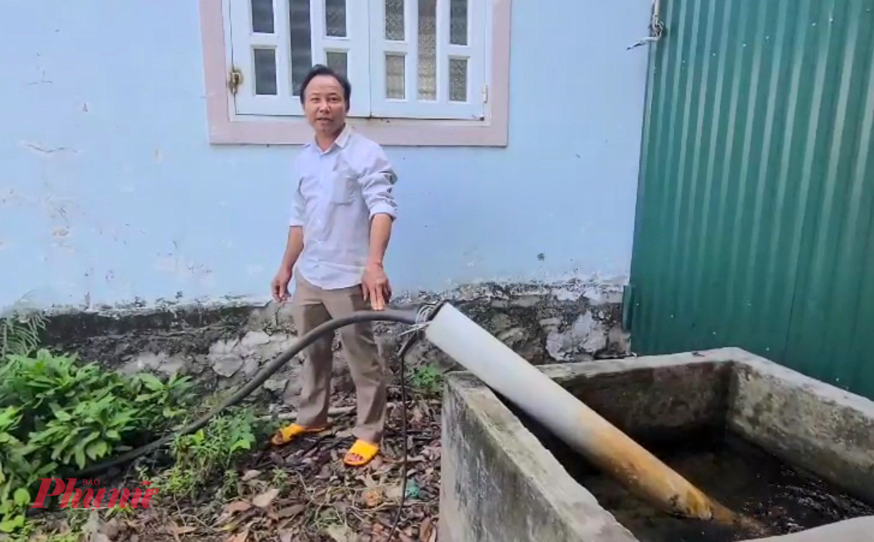 Nhiều hộ đặt máy bơm trong giếng khoan nhưng ít khi dùng đến.