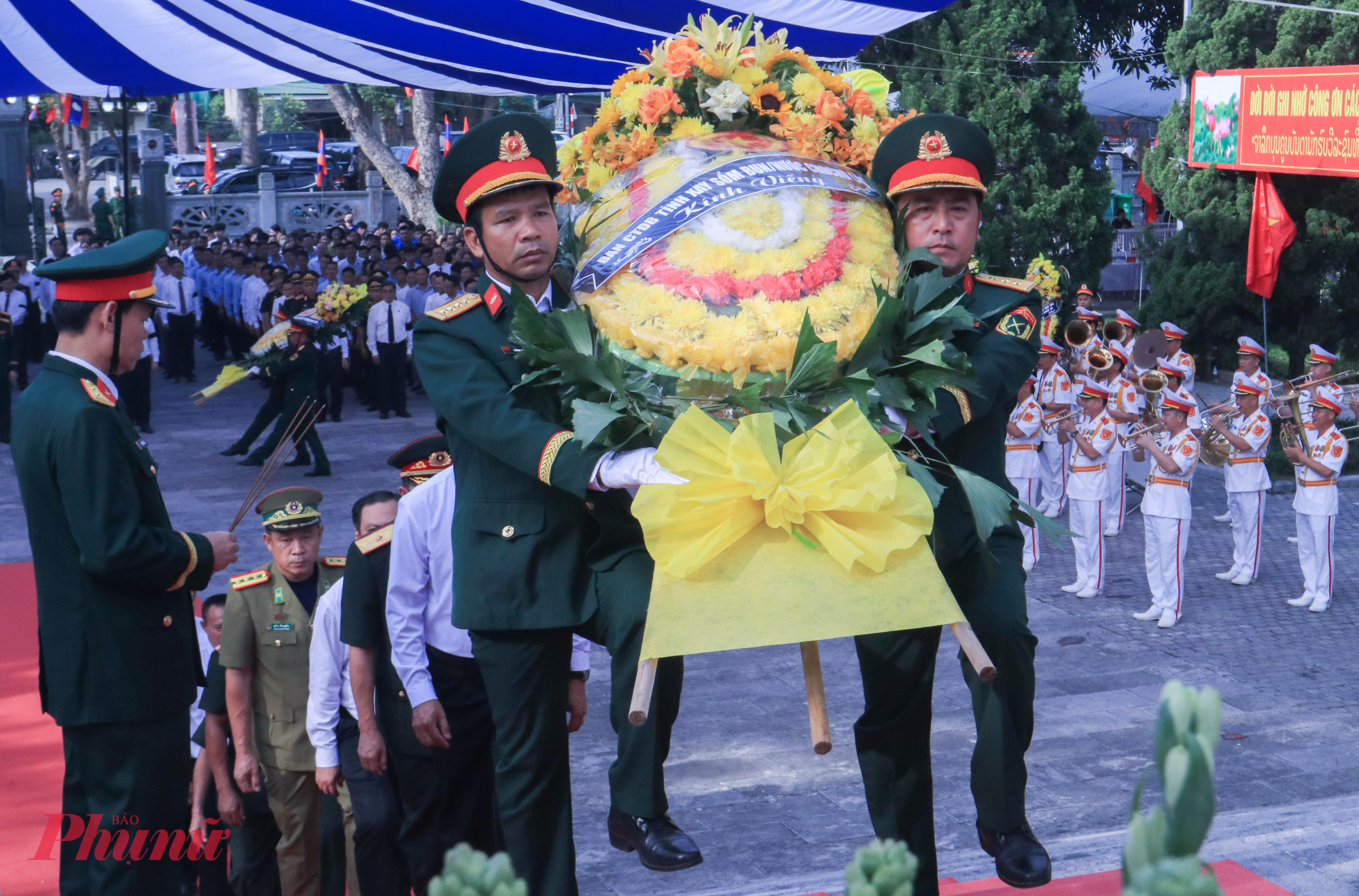 Đọc điếu văn tại buổi lễ, ông Phùng Thành Vinh - Phó chủ tịch UBND tỉnh Nghệ An - nhắc lại trong những năm tháng chiến đấu bảo vệ Tổ quốc và làm nghĩa vụ quốc tế cao cả trên đất nước Lào anh em, quân tình nguyện và chuyên gia Việt Nam đã được Đảng, chính quyền, lực lượng vũ trang và Nhân dân các bộ tộc Lào cùng chiến đấu và chiến thắng kẻ thù chung của hai dân tộc.