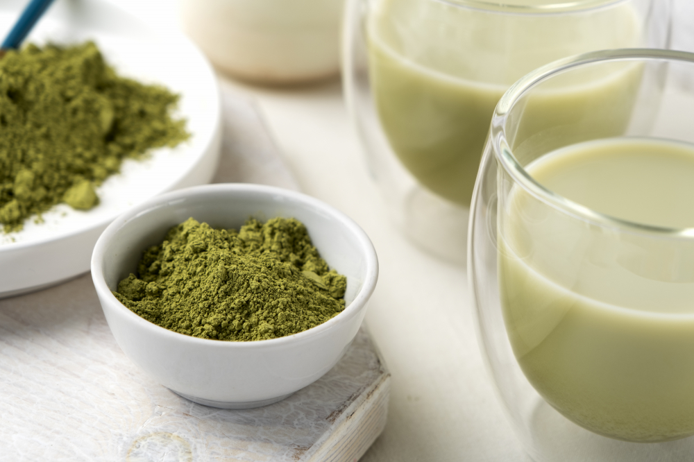 Trà matcha - Đối với những người không ngại caffeine, trà matcha là một lựa chọn phổ biến. Trà matcha có chứa caffeine và L-theanine, giúp tỉnh táo, thư giãn. Nó cũng rất giàu chất chống ô xy hóa - Ảnh: Freepik