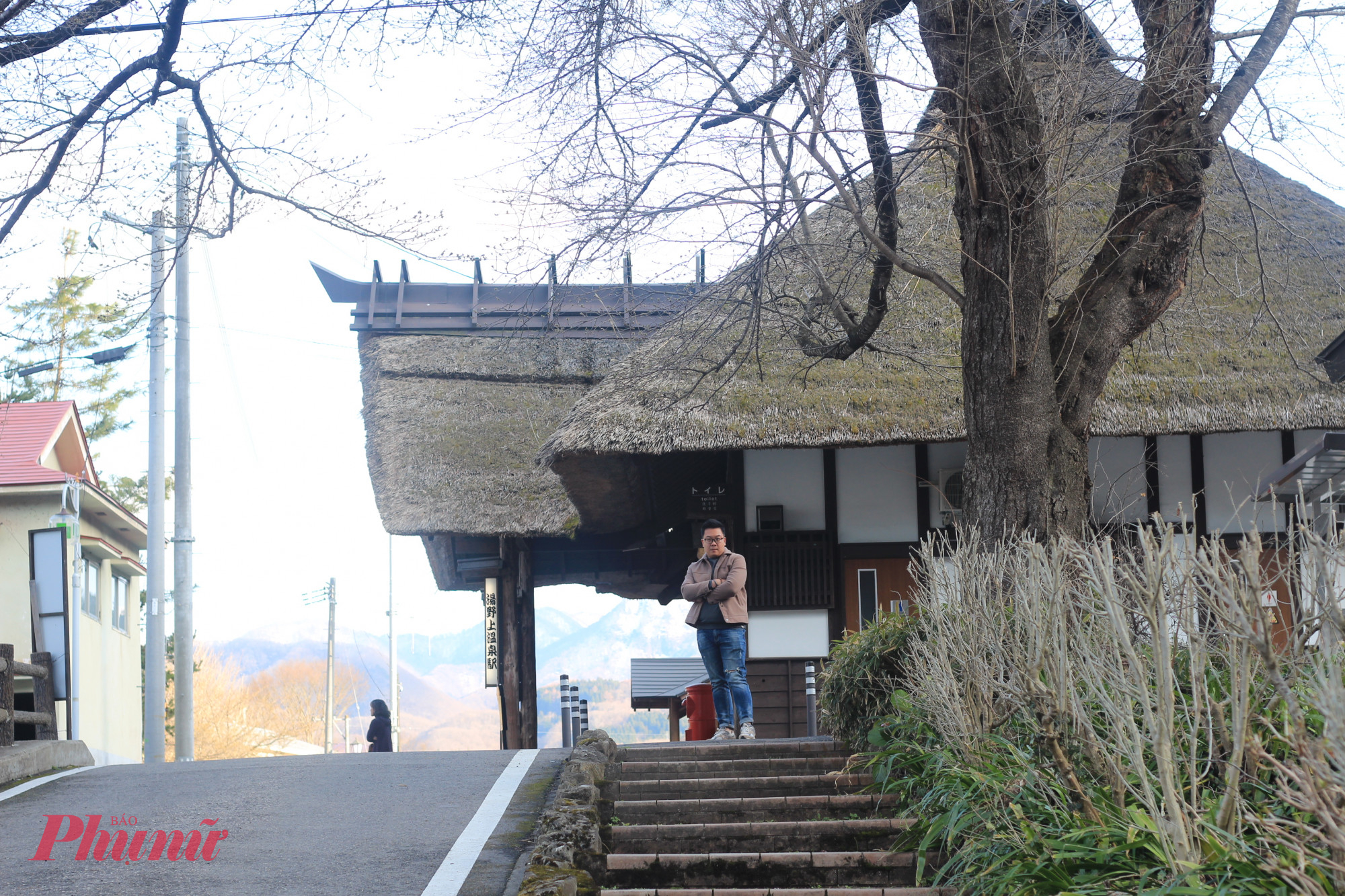 5. Nhà ga mái tranh Yunokami Onsen – Nét duyên giữa thời hiện đại: Là một trong hai ga tàu ở Nhật còn giữ mái tranh truyền thống, Yunokami Onsen là điểm dừng chân thơ mộng cho du khách đến Ouchijuku - Ảnh: An Huỳnh