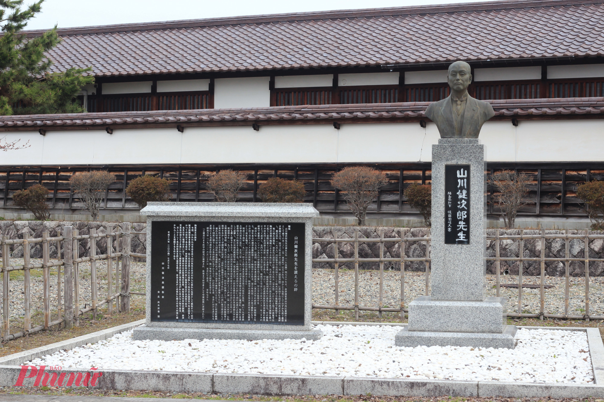 4. Trường dạy võ Nisshinkan – Cái nôi tinh thần samurai: Được xây dựng trường bắt đầu từ năm 1798 và hoàn thành vào năm 1803, dưới sự chỉ đạo của lãnh chúa Matsudaira Katanobu, trường Nisshinkan là nơi đào tạo con em samurai về võ nghệ mà còn cả đạo đức và văn hóa từ nhỏ. Sau thời gian dài, hiện khuôn viên trường đã được phục dựng hoàn chỉnh với sân luyện kiếm, phòng học thư pháp, khu hồ luyện bơi… 