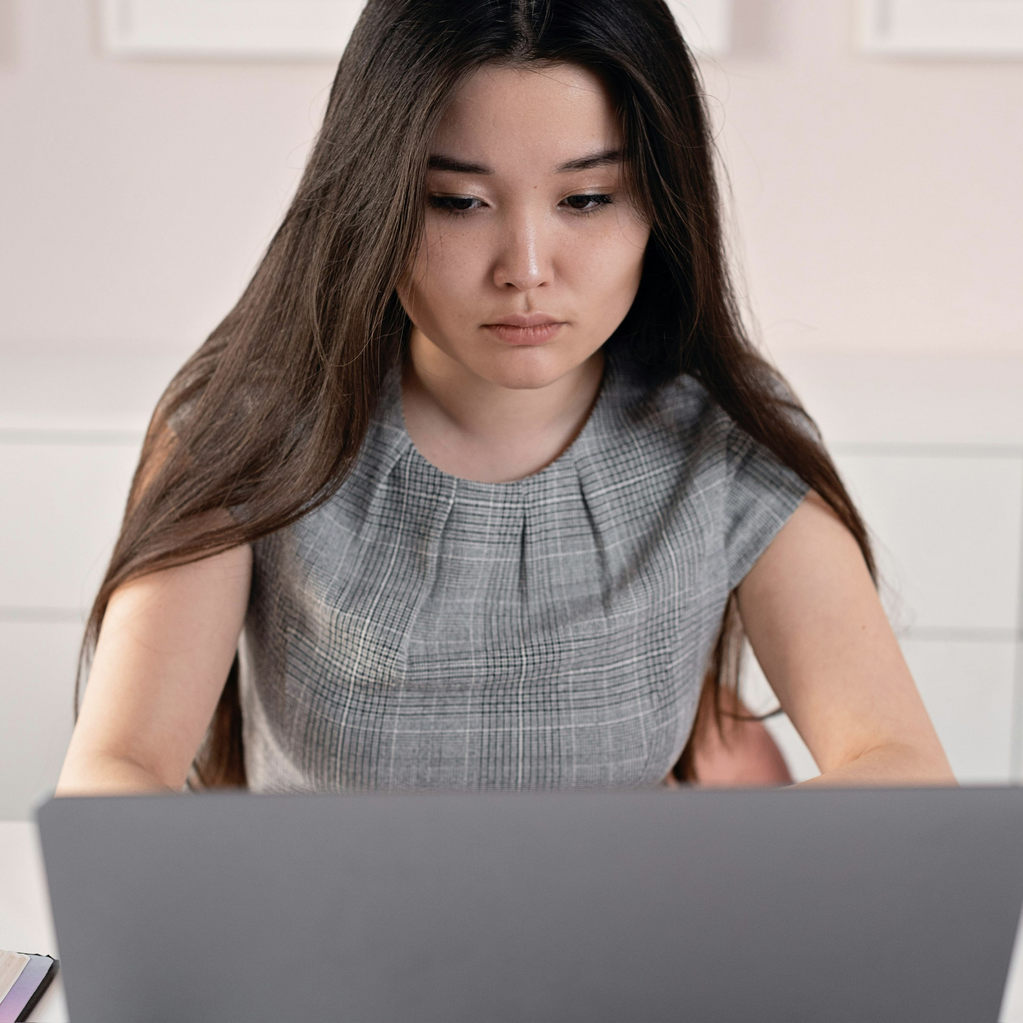 Gen Z đang bị lậm bởi tư tưởng sống hết mình cho hiện tại - Ảnh minh họa: Pexels