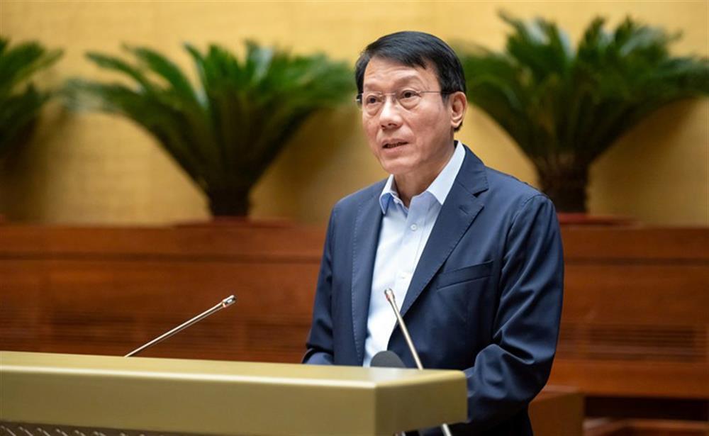 Bộ trưởng Lương Tam Quang trình bày Tờ trình dự án Luật sửa đổi, bổ sung một số điều của Bộ luật Hình sự - Ảnh: BCA