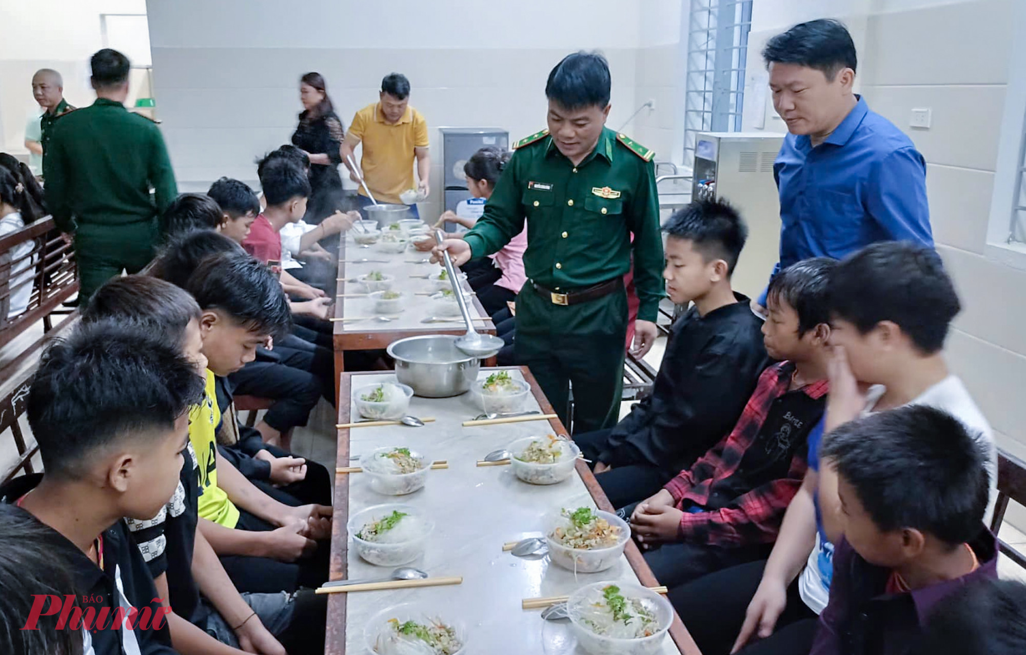 Ông Nguyễn Văn Vỹ - Hiệu trưởng Trường THCS Môn Sơn - cho biết, từ khi có sự đồng hành của Đồn biên phòng Môn Sơn, học sinh Đan Lai không còn bỏ học giữa chừng, kết quả học tập được nâng cao, kỹ năng sống của học sinh cũng tốt hơn, không còn ngại giao tiếp với người lạ. Đây là điểm tựa vững chắc chắp cánh ước mơ chinh phục con chữ của các học trò vùng sâu, vùng xa.