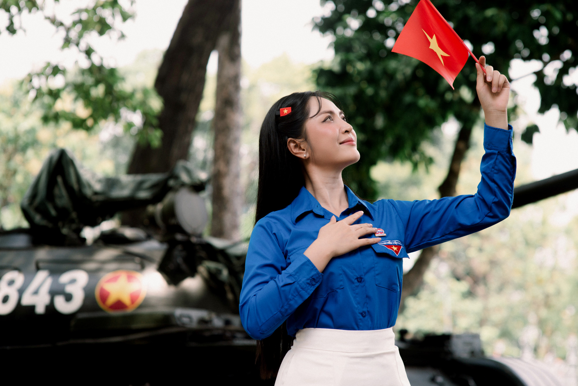 Ca sĩ trẻ Nguyễn Duyên Quỳnh cũng là 1 gương mặt tham gia hành trình về nguồn năm nay